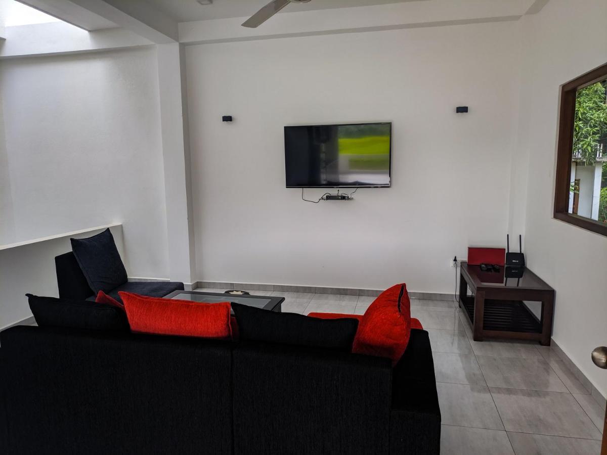Villa Red Pool Hikkaduwa Dış mekan fotoğraf